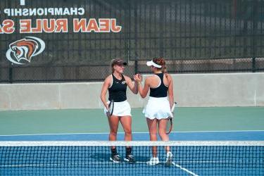 Women's doubles team Klara Kosan and Tomi Main